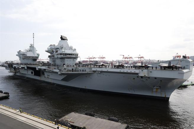 「威爾斯親王號」28日抵達東京，為二戰後首艘停靠東京的英國航空母艦。（達志影像／歐新社）