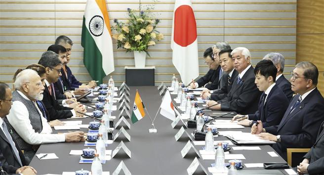  莫迪與石破茂率雙邊代表團，廣泛討論安全與經濟合作。
（達志影像／美聯社）