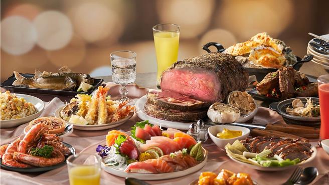 饗賓集團旗下兩大人氣國民Buffet品牌－「饗食天堂」與「果然匯」，將於9月2日起一連3天，提供國軍及台電同仁個人用餐93折優惠價。（圖／饗賓餐旅事業）