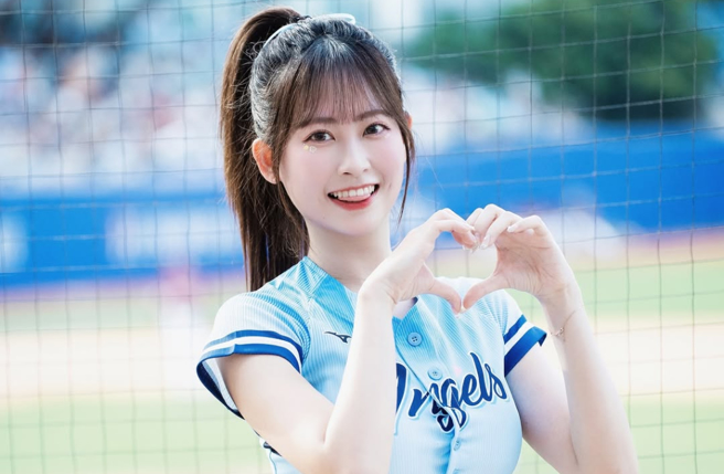 Jessy七夕情人节晒出比基尼辣照。（图／IG@jessy04260426）