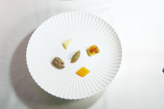 「SENS」每季套餐必會照傳統，在主菜之後、甜點之前推出起司盤。圖／姚舜