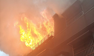 中壢透天厝惡火竄大量火舌 1大4小受困明顯死亡