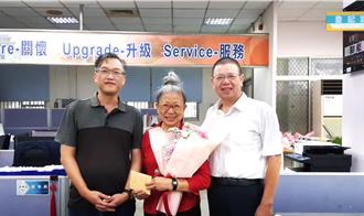 竹市最高龄公职人员67岁圆梦！上班第一天也是最后一天