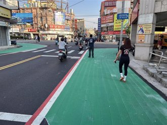 靜宜商圈畫人行道惹議！40多店家連署反對