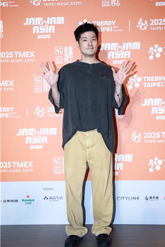 張基河來台認了晚上去「喇舌」　想親訪基河路拍認證照