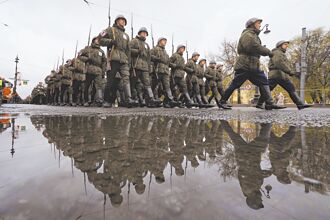 10萬俄軍 進逼烏後勤要塞紅城