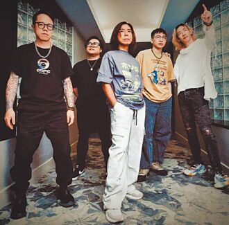 郭蘅祈领军 天王天后御用班底组「浮花乐队」