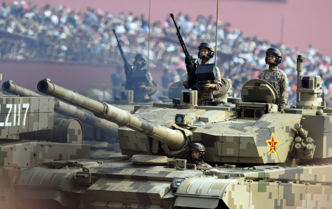 大陆93阅兵，出现大量无人机，无人坦克装甲，甚至还有无人潜艇。（示意图／新华社）