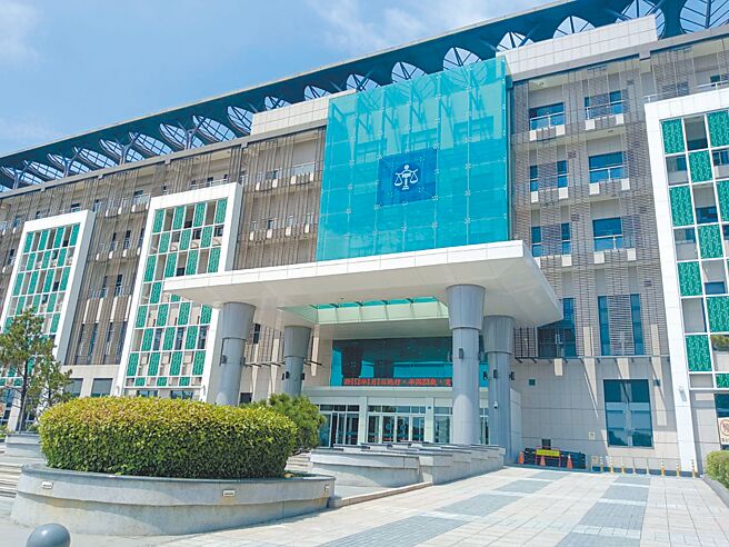 陈姓女子在家门前道路放鞭炮被警方移送后，法院裁罚3000元，陈女不服裁定抗告被驳回。（邱立雅摄）