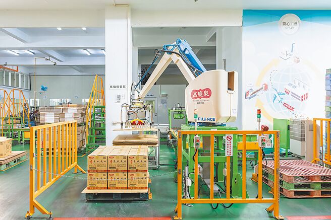 台湾最大黑豆酱油制造厂「高庆泉」导入AI智能管理系统，精准掌控制麴阶段的温溼度。（高庆泉提供／杨静茹南投传真）