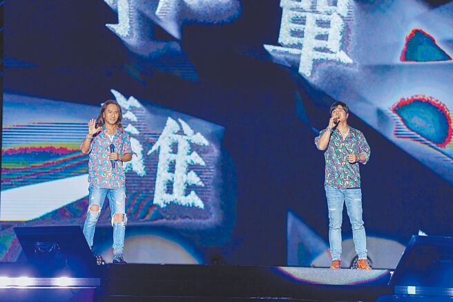 動力火車日前於「2025桃園珍珠海岸國際音樂節」獻唱，吸引大批粉絲到場支持。（桃園市政府提供）