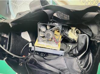 驳二偷拍狼落网！提袋挖孔藏摄影机 专拍女游客裙底