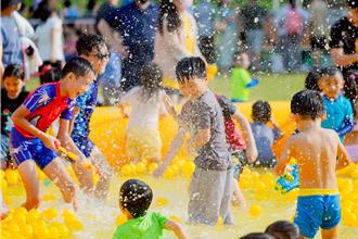 高雄大樹水樂園2天吸2.5萬人 父母孩子玩翻天