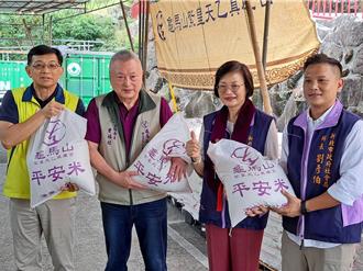 八里紫皇天乙真慶宮捐白米8000斤 化普渡善心助弱勢