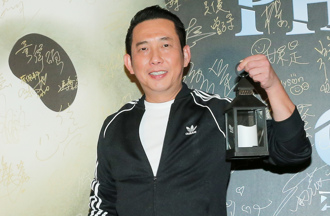 屈中恆昔涉毒遭「觀眾踢館抵制」！《寶島一村》爆大陸場次取消