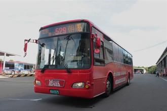 駕駛睡過頭＋臨時住院！台中公車大脫班 70名學子開學無車搭