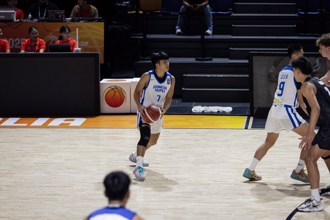 U16亚洲杯男篮》身材劣势太明显 中华不敌纽西兰吞首败
