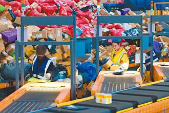 小包裹关税上路 美电商哀嚎