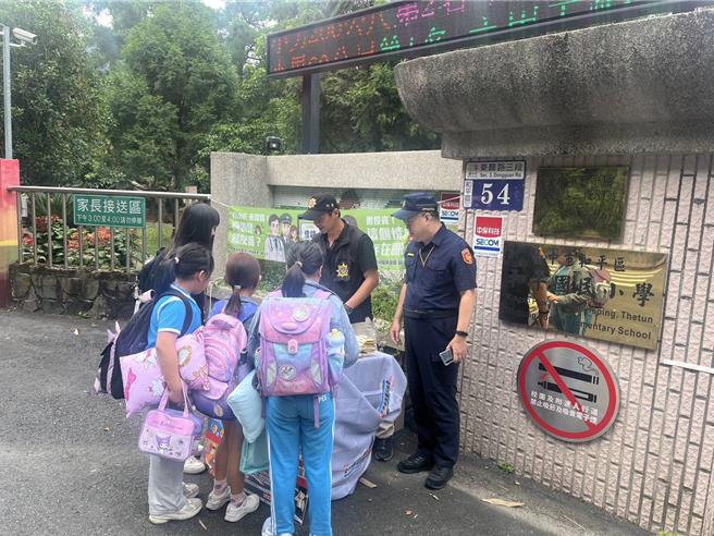 和平警方在高海拔校園也啟動護童專案。(警方提供／李京昇台中傳真)