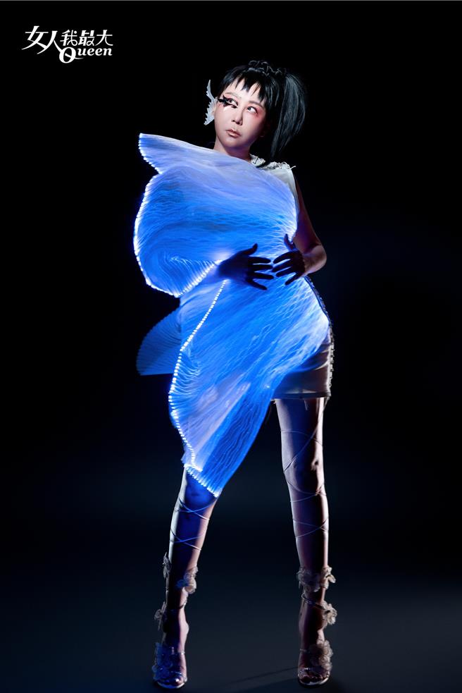 蓝心湄拍照展现百变而前卫的风格。 （女人我最大提供）