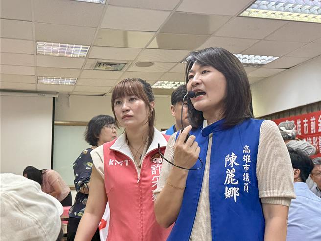 陈丽娜、许采蓁指出，国宾饭店开发单位尚未取得建造执照，却在今天以拆除工程为由，举办「兴建」说明会，根本是「假拆除、真兴建」的违法行为，呼吁市府必须立刻喊停，并停止一切开发作业。（纪爰摄）