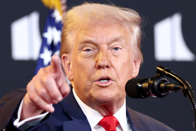 在发动了连台湾、中国大陆都无法幸免的全球无差别关税大战之后，川普政府正在拟定计画将美国的「国防部」重新改回「战争部」，「疑美论」甚嚣尘上。（图／路透社）