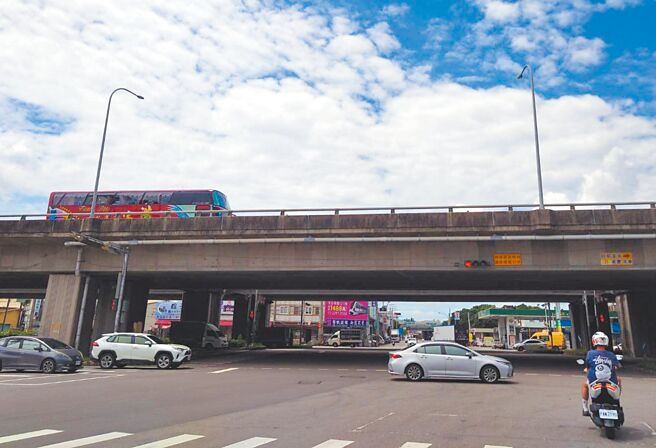 台中市議員陳俞融表示，台中去年高齡者交通事故中，汽機車占比超過75％，要求交通局加強道安宣導。（陳淑娥攝）