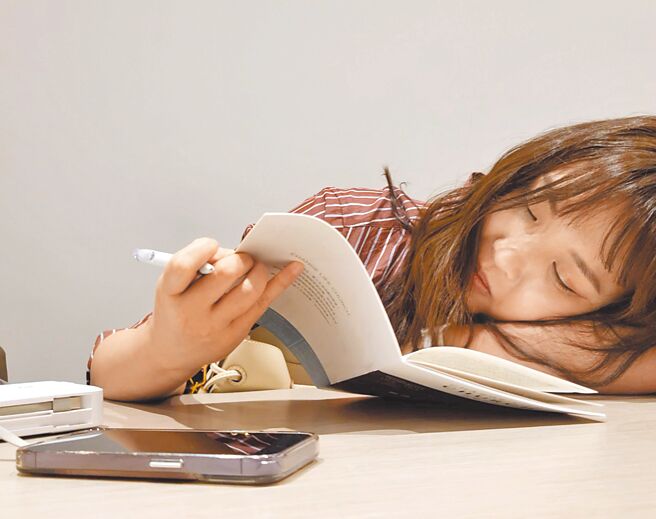 营养学专家表示，压力大时会让自律神经失衡，飢饿讯号失灵，而导致食不下咽、食欲低落没胃口。（本报资料照片）