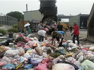 彰化女忘錢在褲袋 清潔隊烈日翻找1小時救回7000元