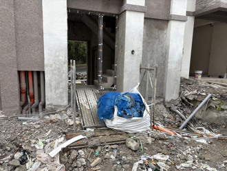 快訊》新建案工人4樓意外墜落　疑沒穿安全吊帶骨折送醫