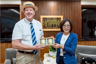 外交官比議長更懂高雄？AIT前處長為1事「糾正」康裕成