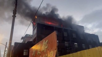 快訊》土城公寓頂加惡火！ 大量濃煙竄天際