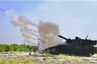 陸軍十軍團士官檢修自走砲  手捲入風扇「斷指」接不回