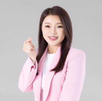 藍委張嘉郡「高水準英文演說」畫面曝  網：大勝民進黨