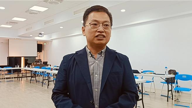 彰化县水五金产业发展协会理事长张家烈提及部分水五金业者目前已有做4休3情形。（叶静美摄）