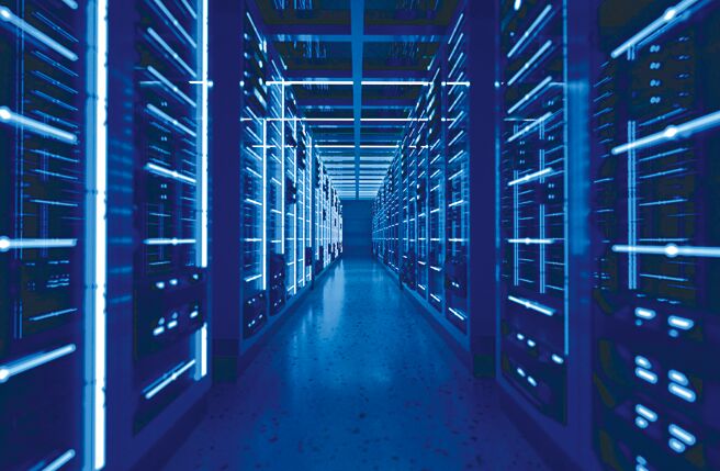 随伺服器单柜功耗跃升，现行供电模式面临瓶颈，市场出现800V HVDC与±400V DC两大供电架构。图／Freepik