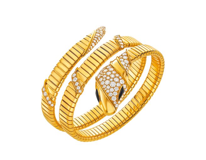 寶格麗Serpenti系列黃K金鑲鑽雙圈手環。（BVLGARI提供）