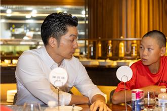 蒋万安兑现承诺！请东园少棒吃和牛 加码498万大礼包