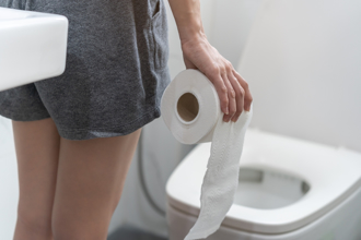 上廁所「衛生紙丟馬桶」 環境部曝3好處：不臭了