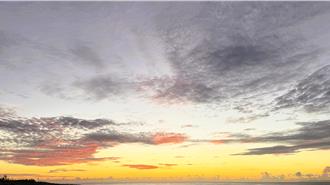 影》朝霞染紅台東！雲彩燦爛 民眾守候驚呼：好美！