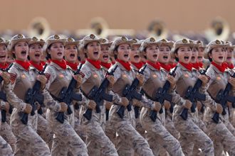 圖輯》有嬌點！共軍93大閱兵  徒步方隊一次看