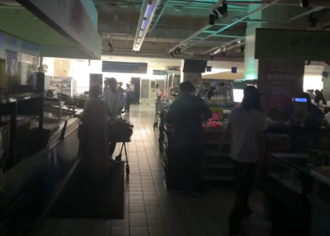 家樂福桂林店突停電！顧客摸黑採買商品 原因曝光