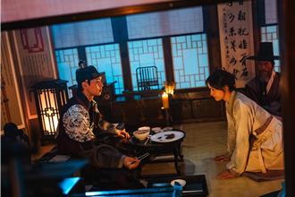 《暴君的廚師》登台灣排行榜冠軍 李彩玟「準備期僅1個月」救火成功