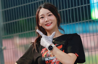 胡智为好投霸气怒吼挨轰！啦啦队爱妻心疼暖喊：我们都在努力中