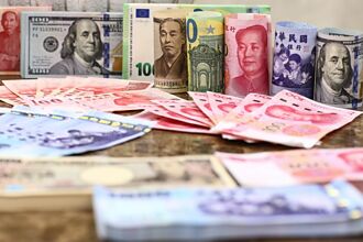 兩大匯銀 暑假換匯量增3成