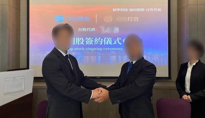 嫌犯找临时演员拍摄假签约等影片，以诱骗被害人。(警方提供／林郁平台北传真)