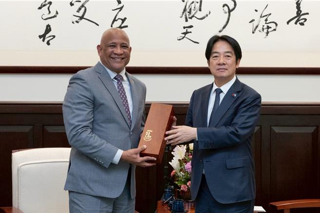賴清德總統今（3）日下午接見聖露西亞副總理兼觀光、投資、創意產業、文化暨新聞部部長希瑞爾（Ernest Hilaire）訪團。（總統府提供／王千豪台北傳真）