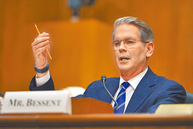 美国财长贝森特1日表示，上合峰会一直存在，每年都会举办，而且大同小异，更像是「作秀」。（中新社）