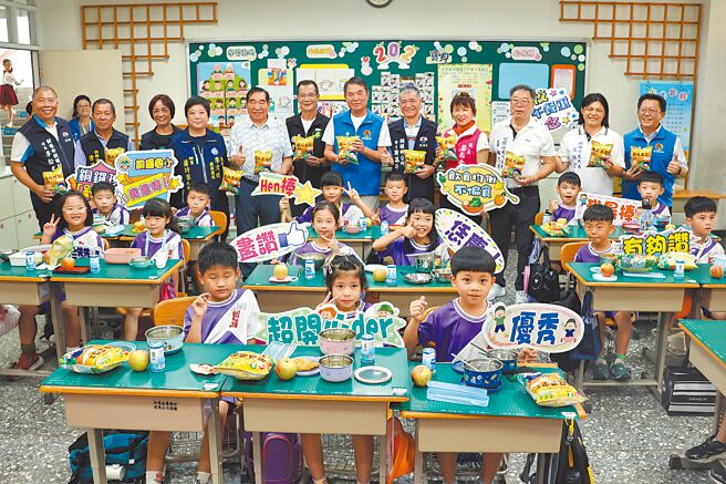 苗縣府2023年推行高鈣午餐計畫。2024年每餐加碼10元，2025學年度編列逾9700萬元，確保學童營養。（苗栗縣政府提供／呂麗甄苗栗傳真）