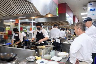 饗賓「想藝饗餐服大賽」200同仁擂台較勁 2027年主廚、店長年薪破200萬